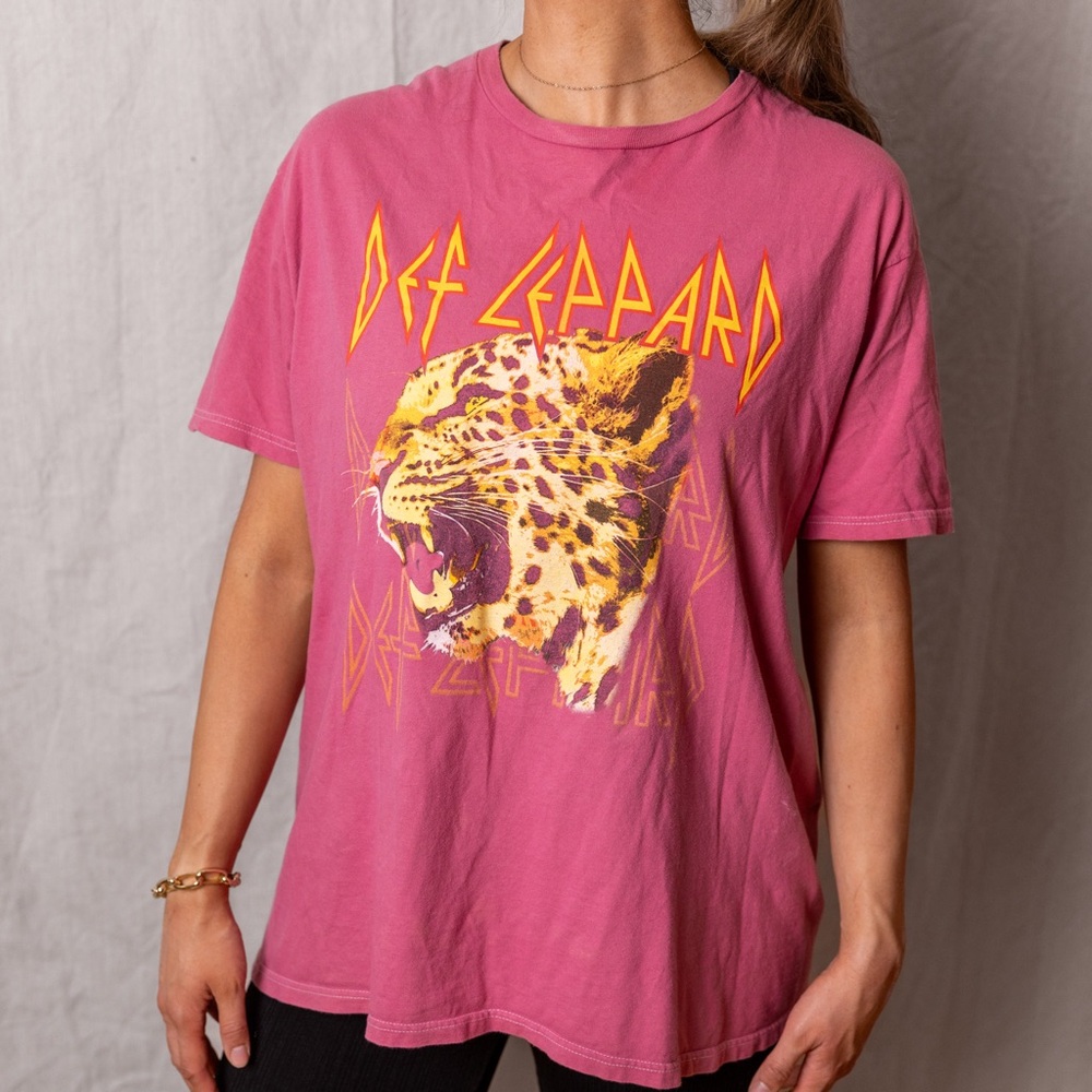Def Leppard Pink Graphic Tee